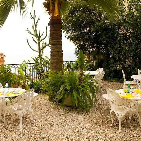 Отель De Charme Regency