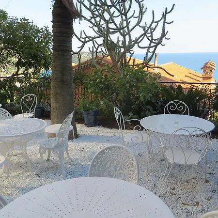 De Charme Regency Hotel