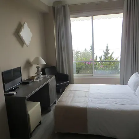 De Charme Regency Hotel