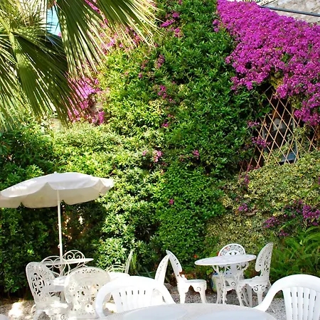 De Charme Regency Hotell 2*