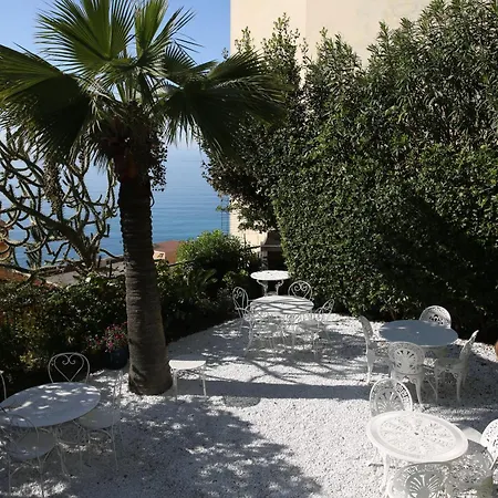 De Charme Regency Hotel