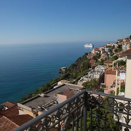 De Charme Regency فندق