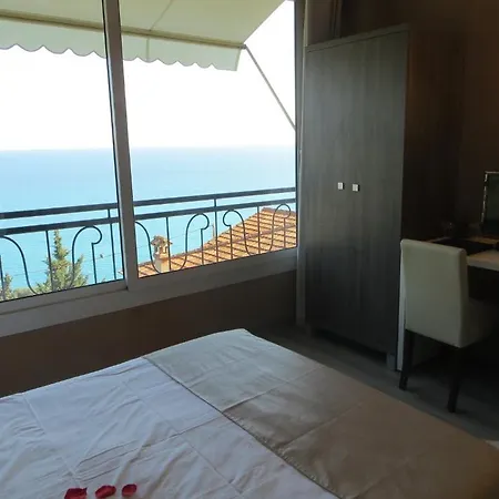De Charme Regency Hotell 2*